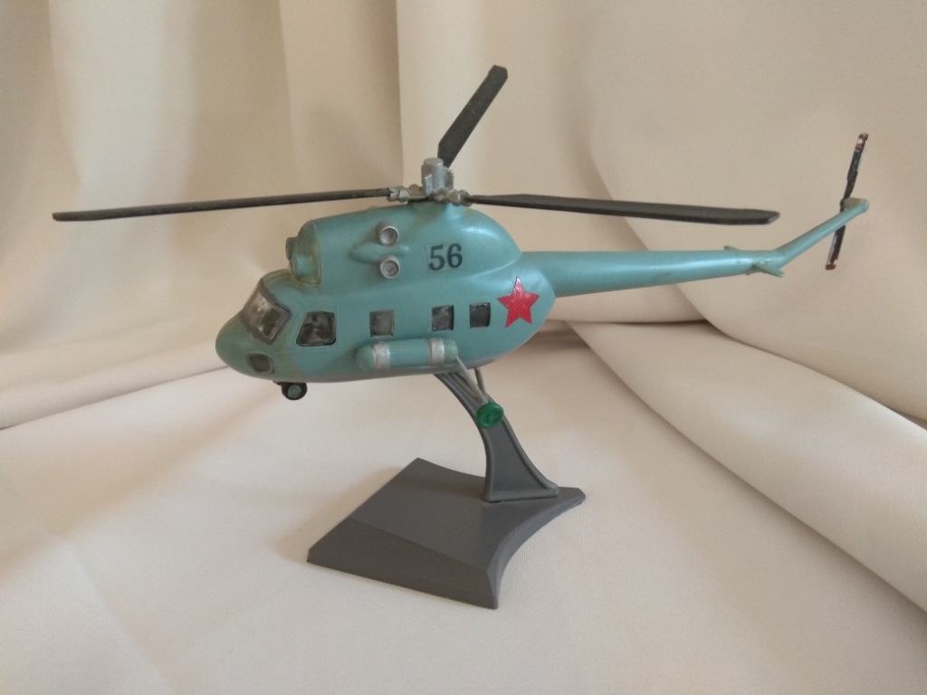 Модель вертолёта Ми-2