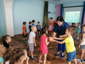 Игровое занятие «Дружба крепкая» к Международному дню дружбы в рамках Десятилетия детства в РФ